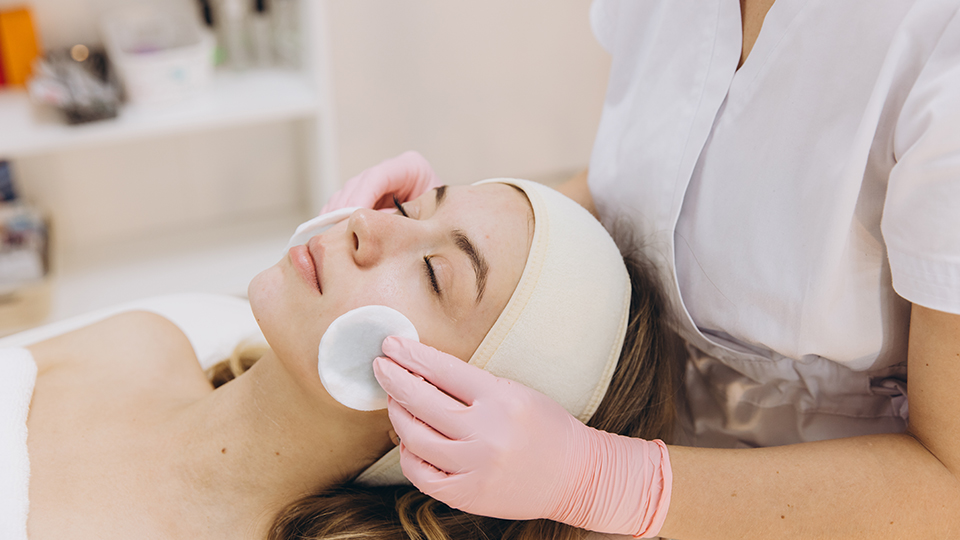 What happens during a chemical peel treatment? 3 cleansing-the-skin
